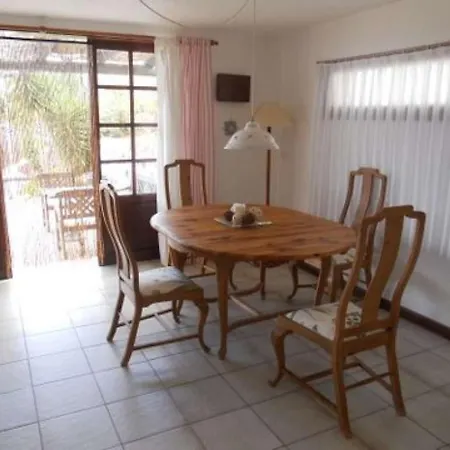 Sleeps 4 Pool Wifi Апартаменты Ариа