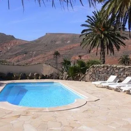 Sleeps 4 Pool Wifi Haría